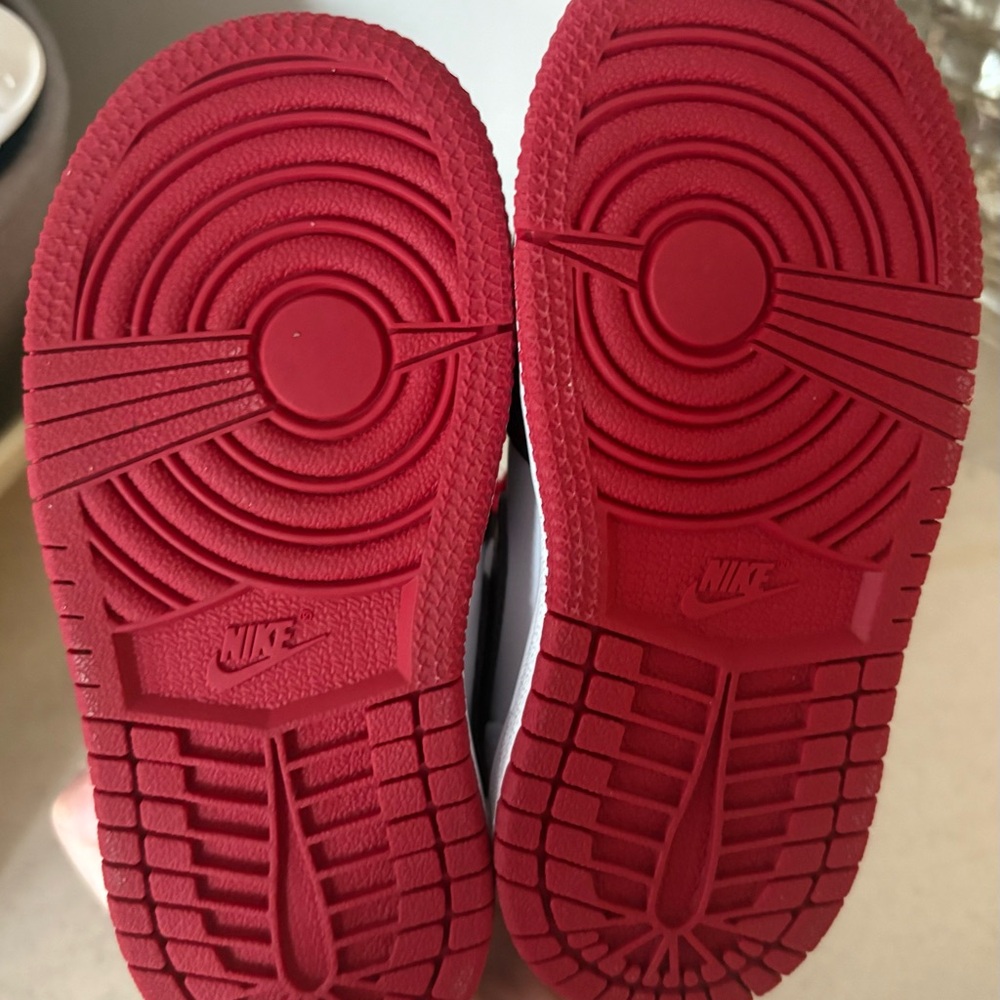 Like New! Nike Air Jordan Mid 1 Gym Red/Black High Top Shoes - Picture 3 of 4